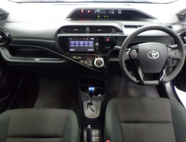  30943  TOYOTA AQUA  2017  