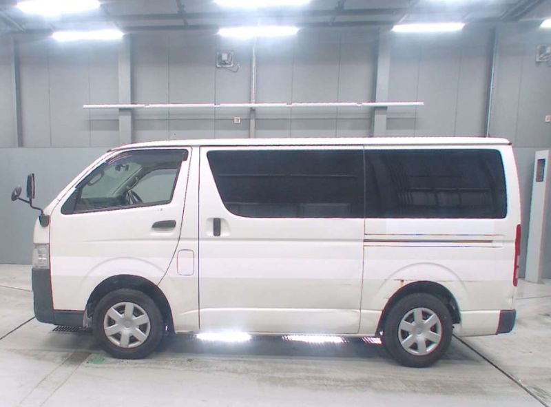  30945  TOYOTA HIACE  2017  