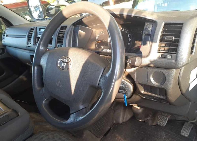  30945  TOYOTA HIACE  2017  