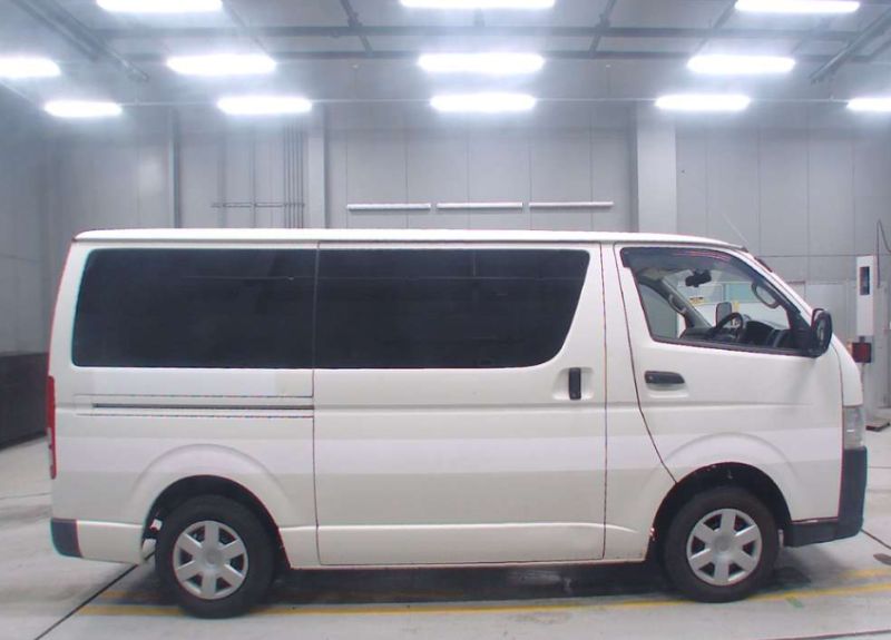 30945  TOYOTA HIACE  2017  