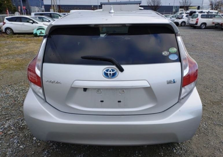  30948  TOYOTA AQUA  2016  