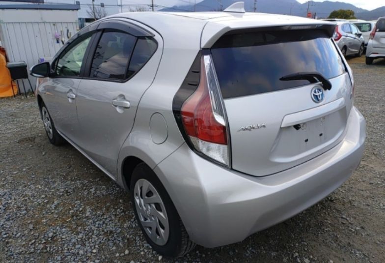  30948  TOYOTA AQUA  2016  