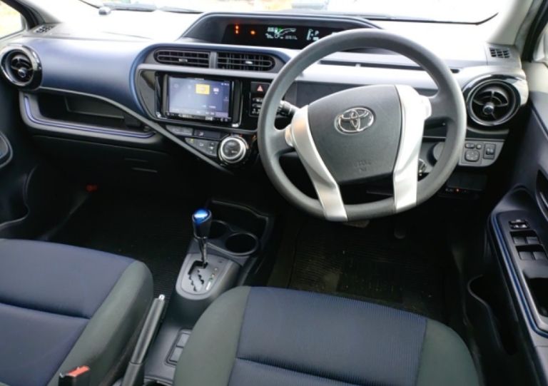  30948  TOYOTA AQUA  2016  