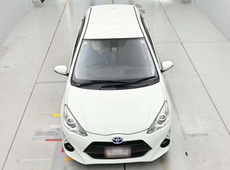  30956  TOYOTA AQUA  2016  