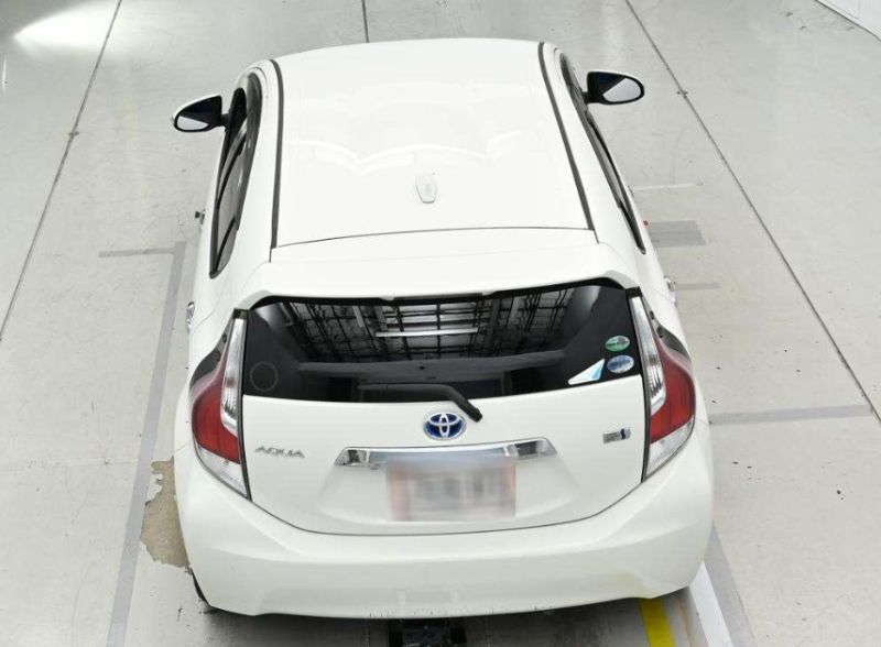  30956  TOYOTA AQUA  2016  
