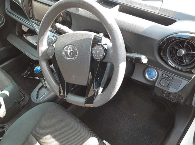  30956  TOYOTA AQUA  2016  