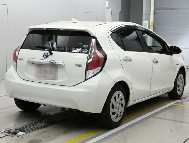  30956  TOYOTA AQUA  2016  