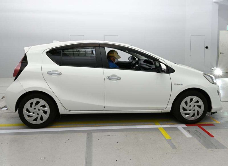  30956  TOYOTA AQUA  2016  