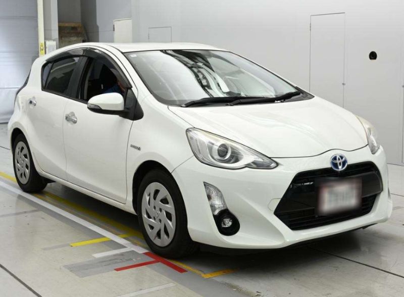  30956  TOYOTA AQUA  2016  