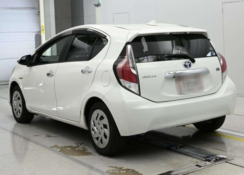  30956  TOYOTA AQUA  2016  