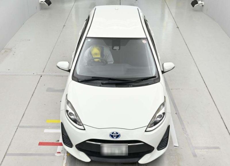  30957  TOYOTA AQUA  2017  