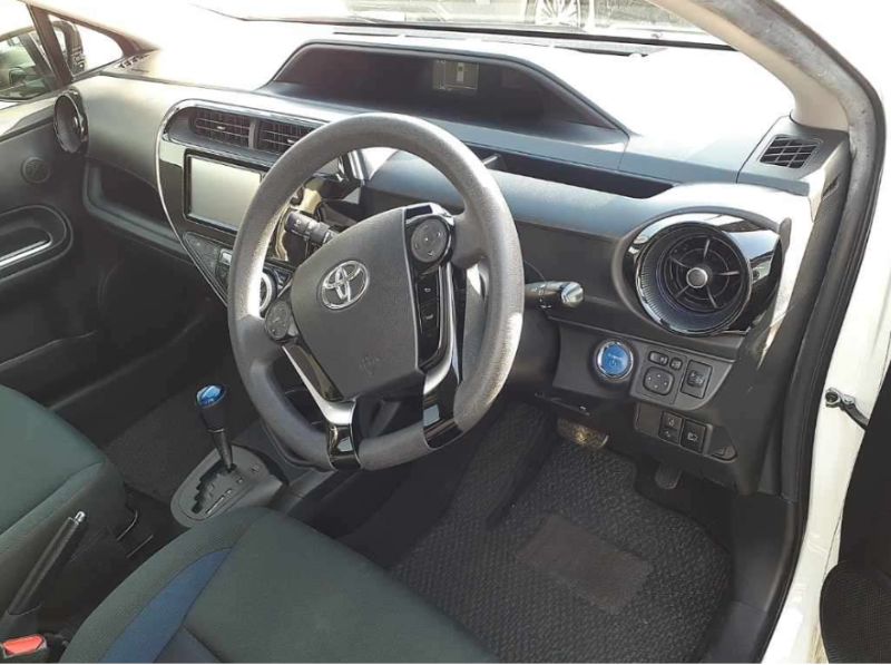 30957  TOYOTA AQUA  2017  