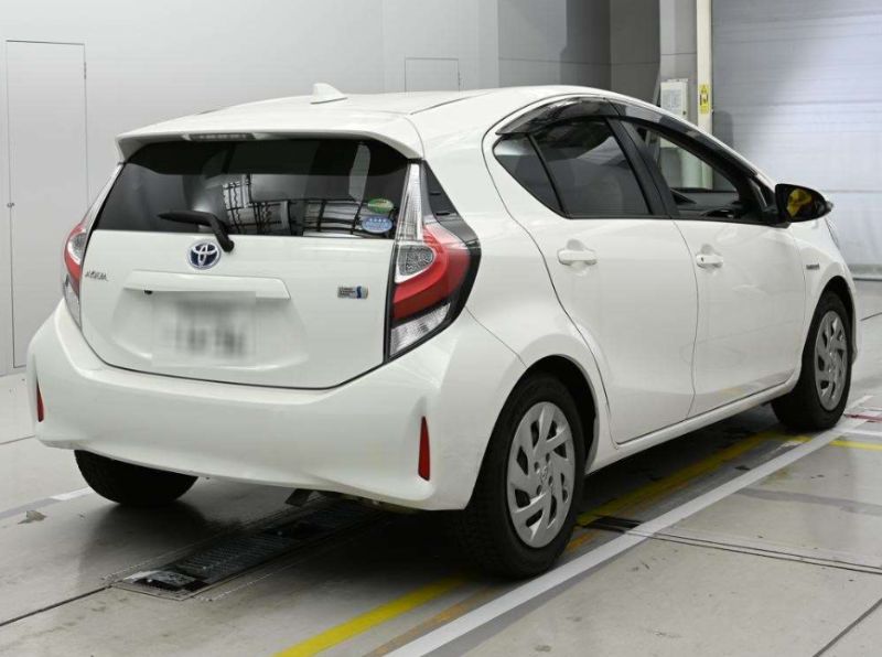  30957  TOYOTA AQUA  2017  