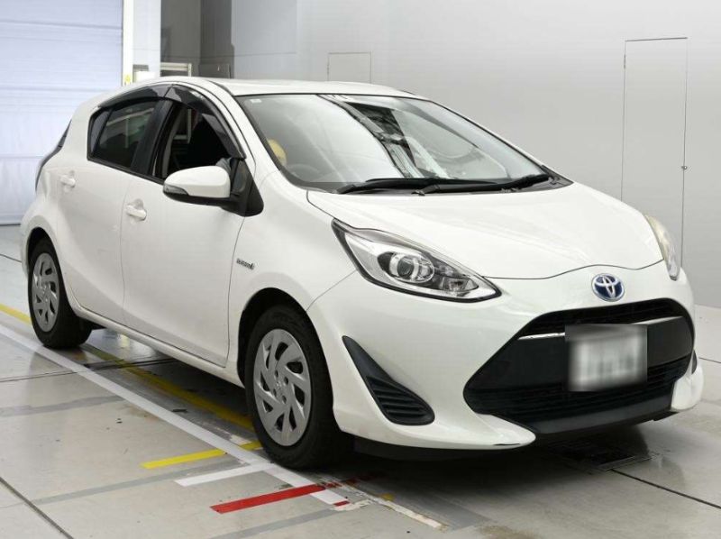  30957  TOYOTA AQUA  2017  