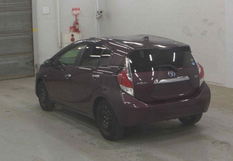  31032  TOYOTA AQUA  2017  