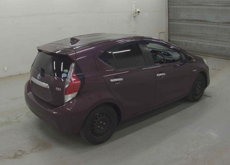  31032  TOYOTA AQUA  2017  