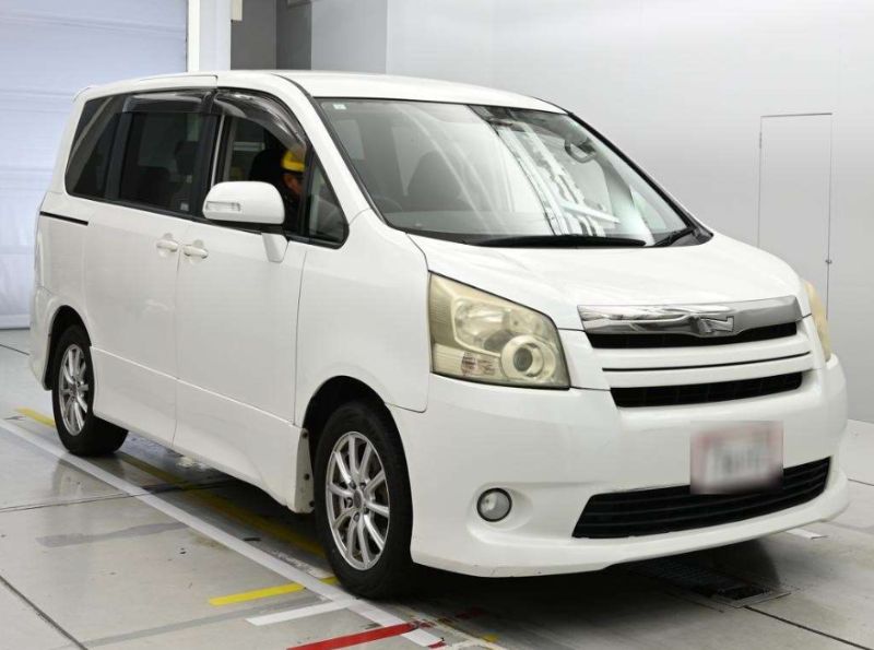  31037  TOYOTA NOAH  2009  