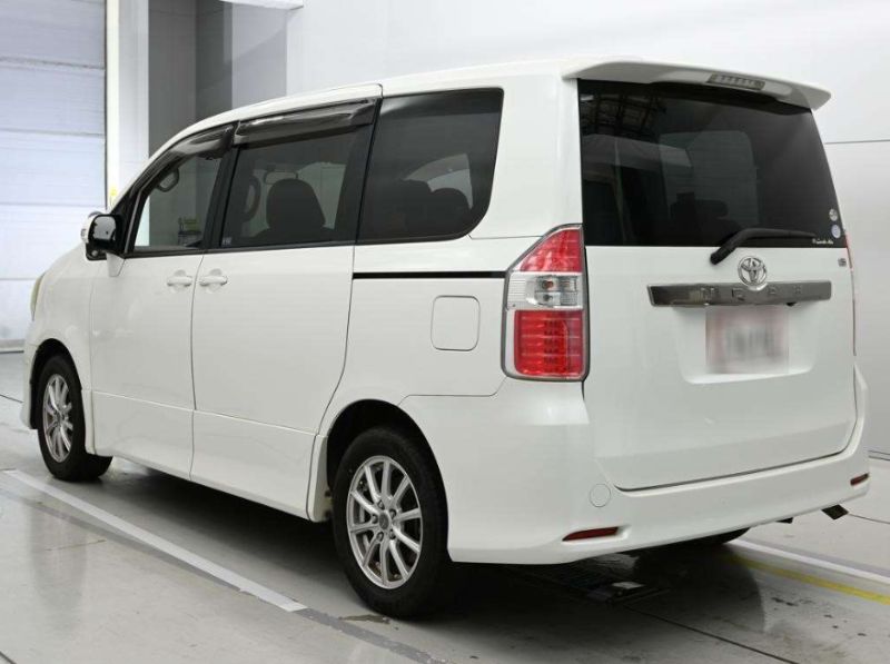  31037  TOYOTA NOAH  2009  