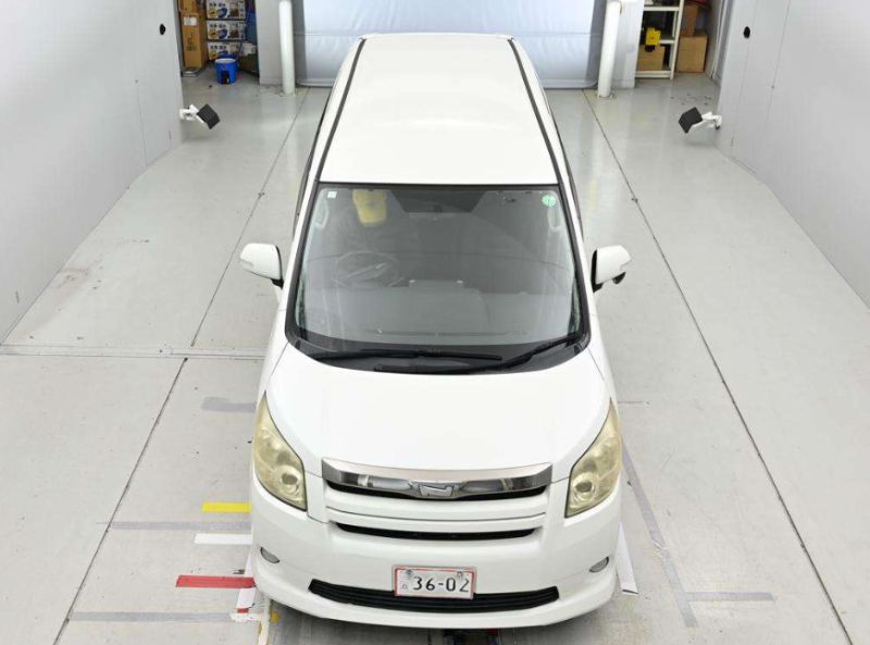  31037  TOYOTA NOAH  2009  