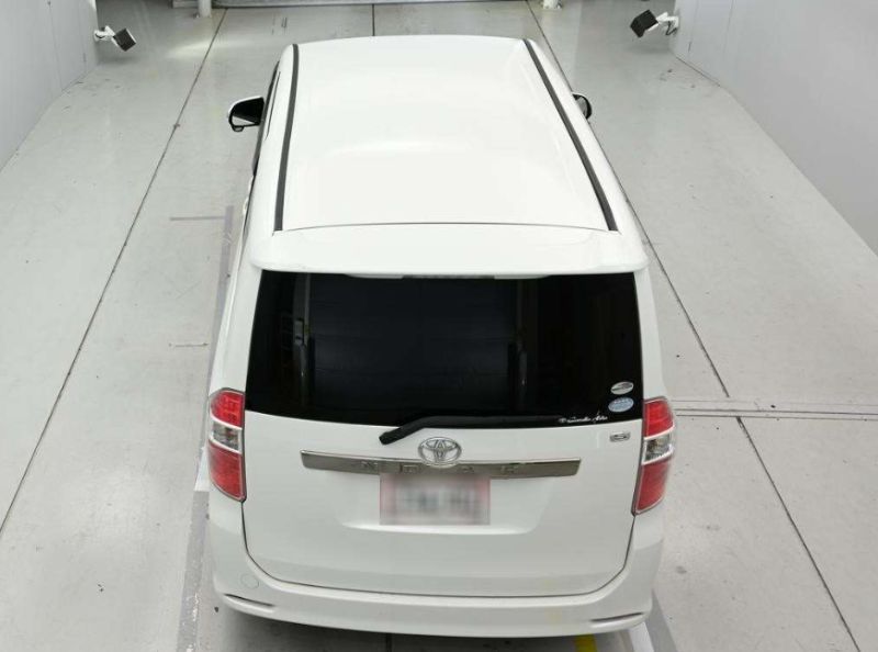  31037  TOYOTA NOAH  2009  