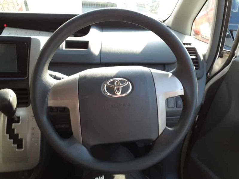  31037  TOYOTA NOAH  2009  