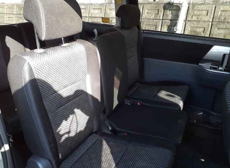  31037  TOYOTA NOAH  2009  