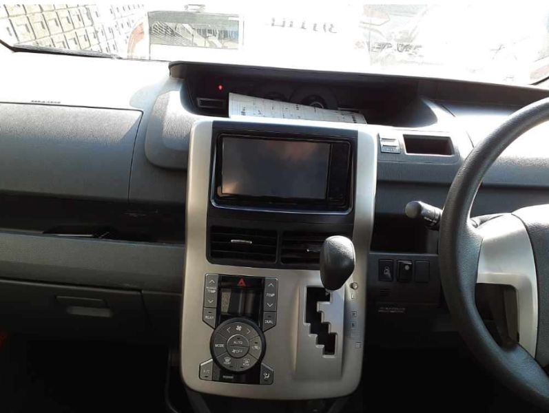  31037  TOYOTA NOAH  2009  