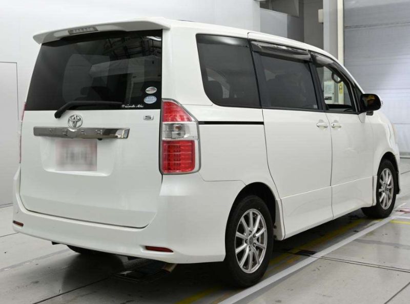  31037  TOYOTA NOAH  2009  