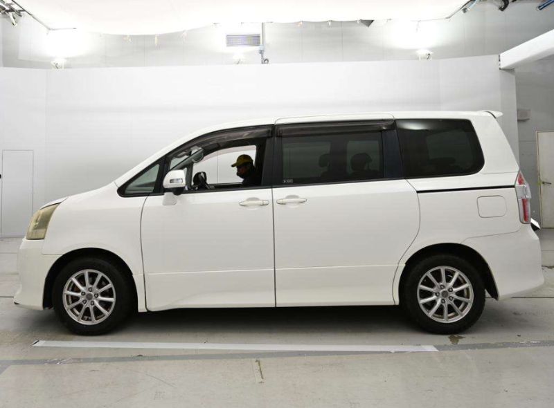  31037  TOYOTA NOAH  2009  