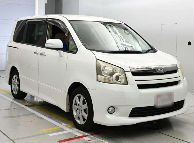  31040  TOYOTA NOAH  2009  