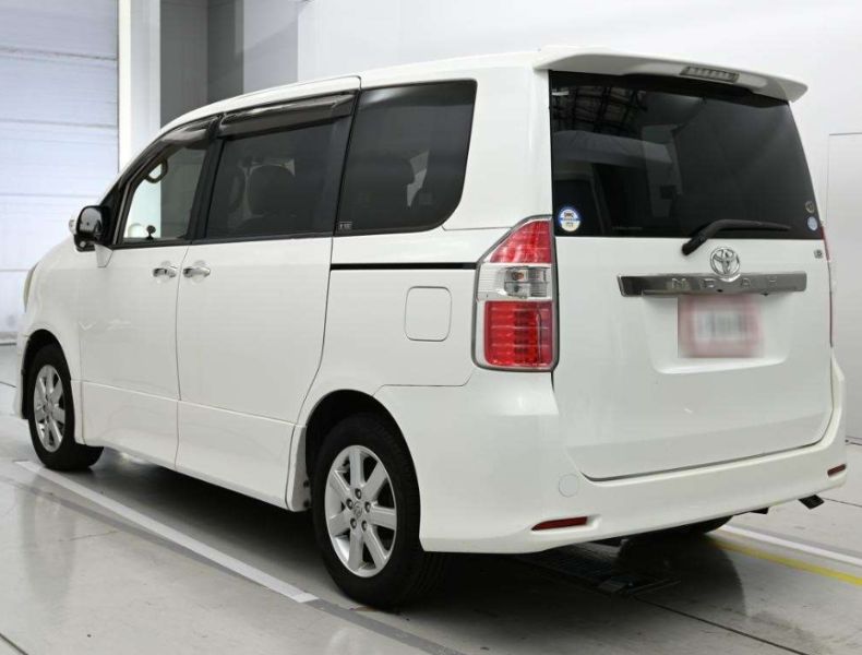  31040  TOYOTA NOAH  2009  