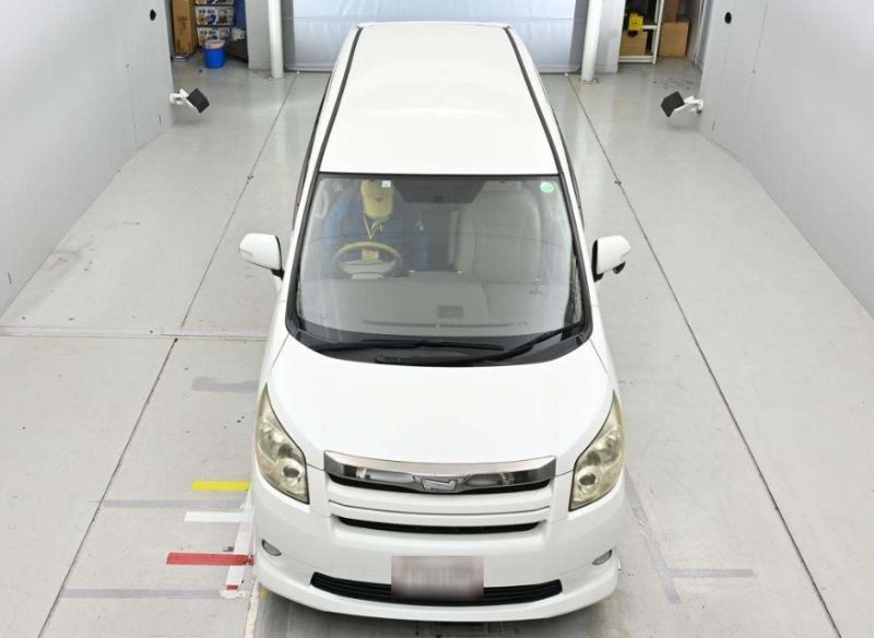  31040  TOYOTA NOAH  2009  