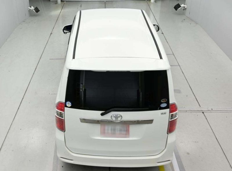  31040  TOYOTA NOAH  2009  