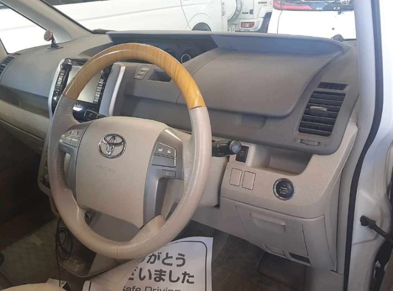  31040  TOYOTA NOAH  2009  