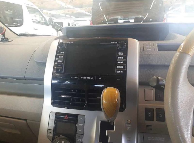  31040  TOYOTA NOAH  2009  