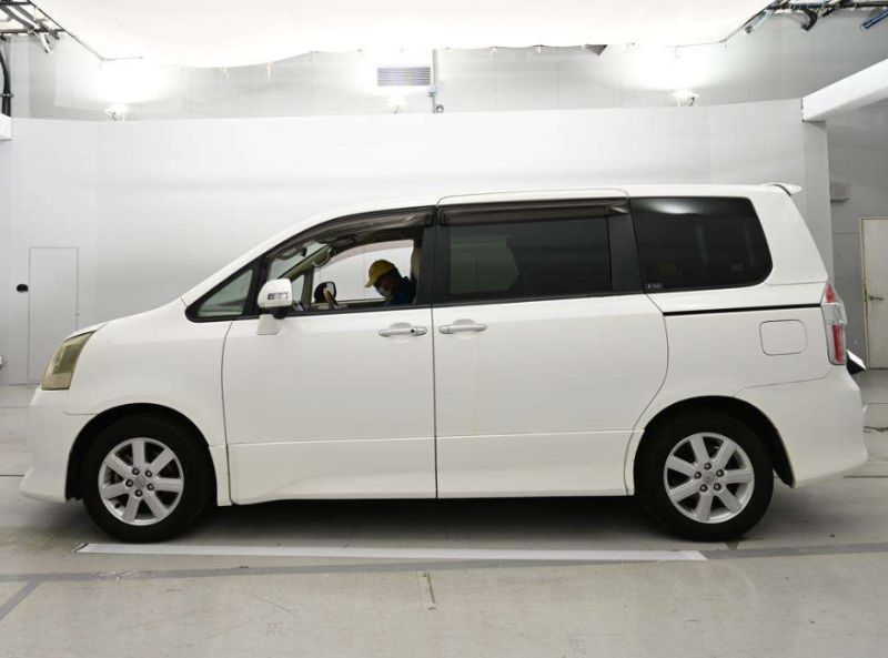 31040  TOYOTA NOAH  2009  