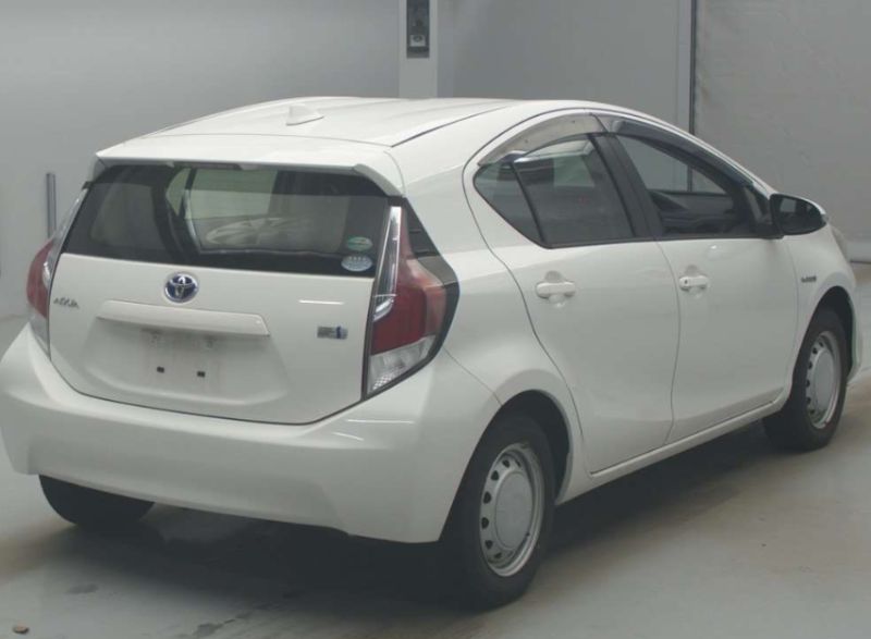  31055  TOYOTA AQUA  2017  