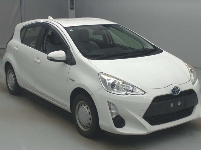  31055  TOYOTA AQUA  2017  