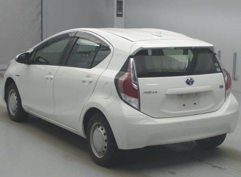  31055  TOYOTA AQUA  2017  