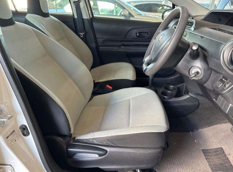  31055  TOYOTA AQUA  2017  