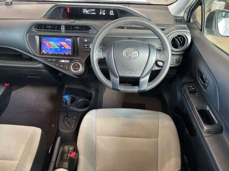  31055  TOYOTA AQUA  2017  