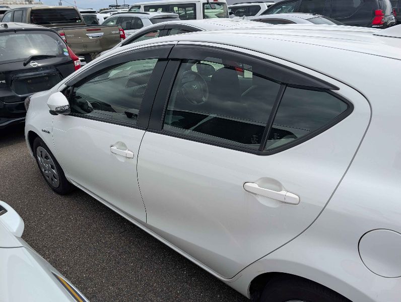  31059  TOYOTA AQUA  2018  