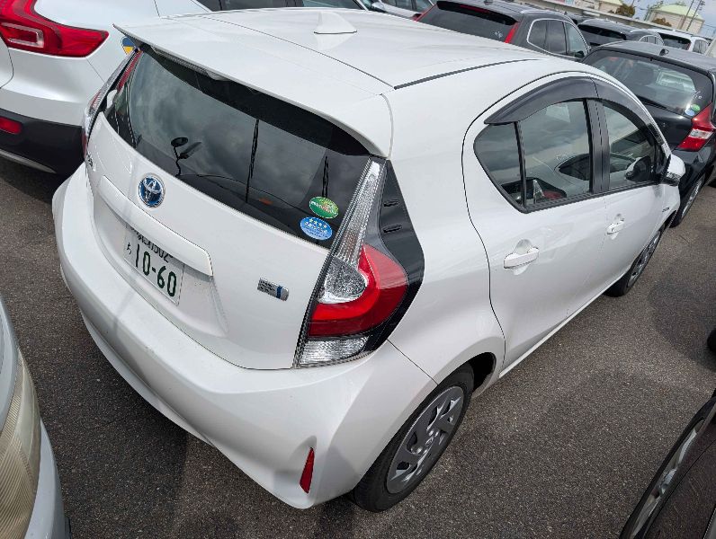  31059  TOYOTA AQUA  2018  