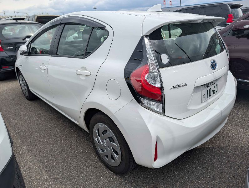  31059  TOYOTA AQUA  2018  