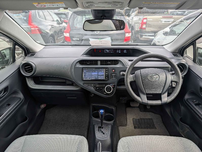  31059  TOYOTA AQUA  2018  