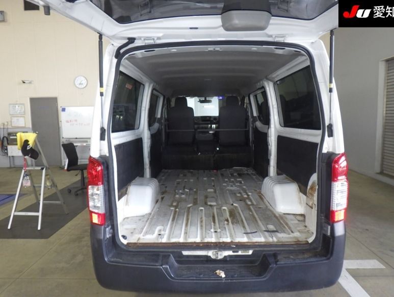  31072  NISSAN CARAVAN  2017  