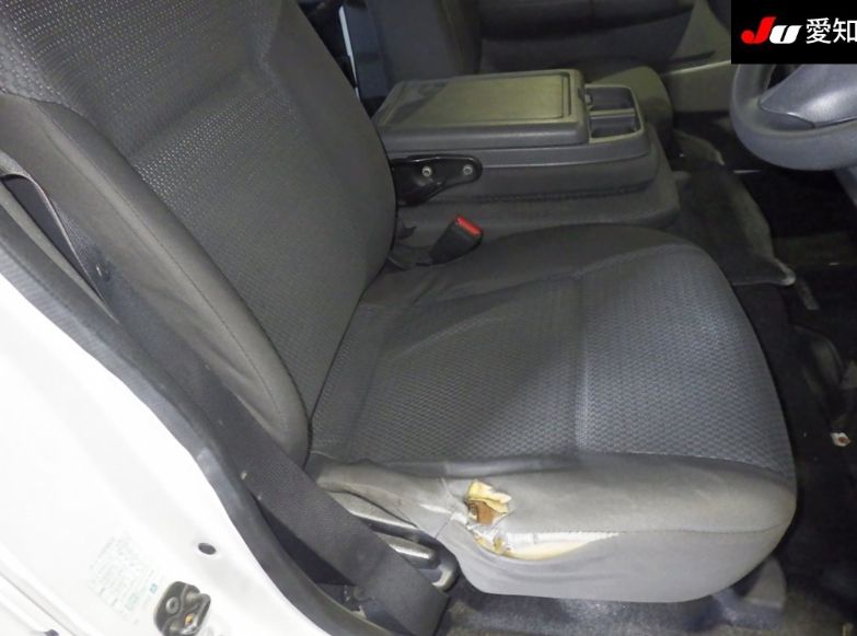  31072  NISSAN CARAVAN  2017  
