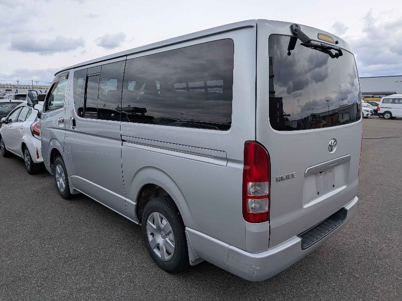  31073  TOYOTA HIACE  2004  