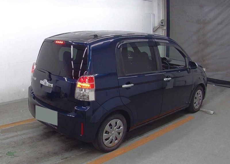  31084  TOYOTA SPADE  2017  