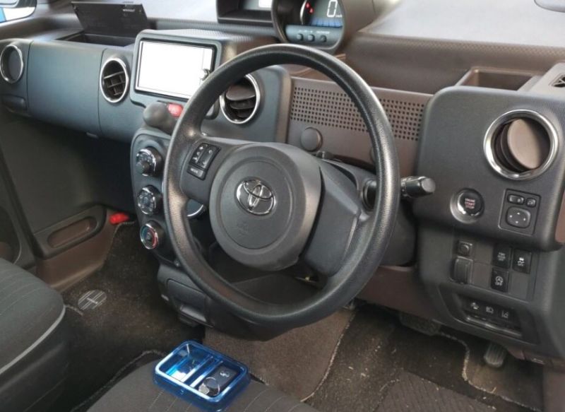  31084  TOYOTA SPADE  2017  